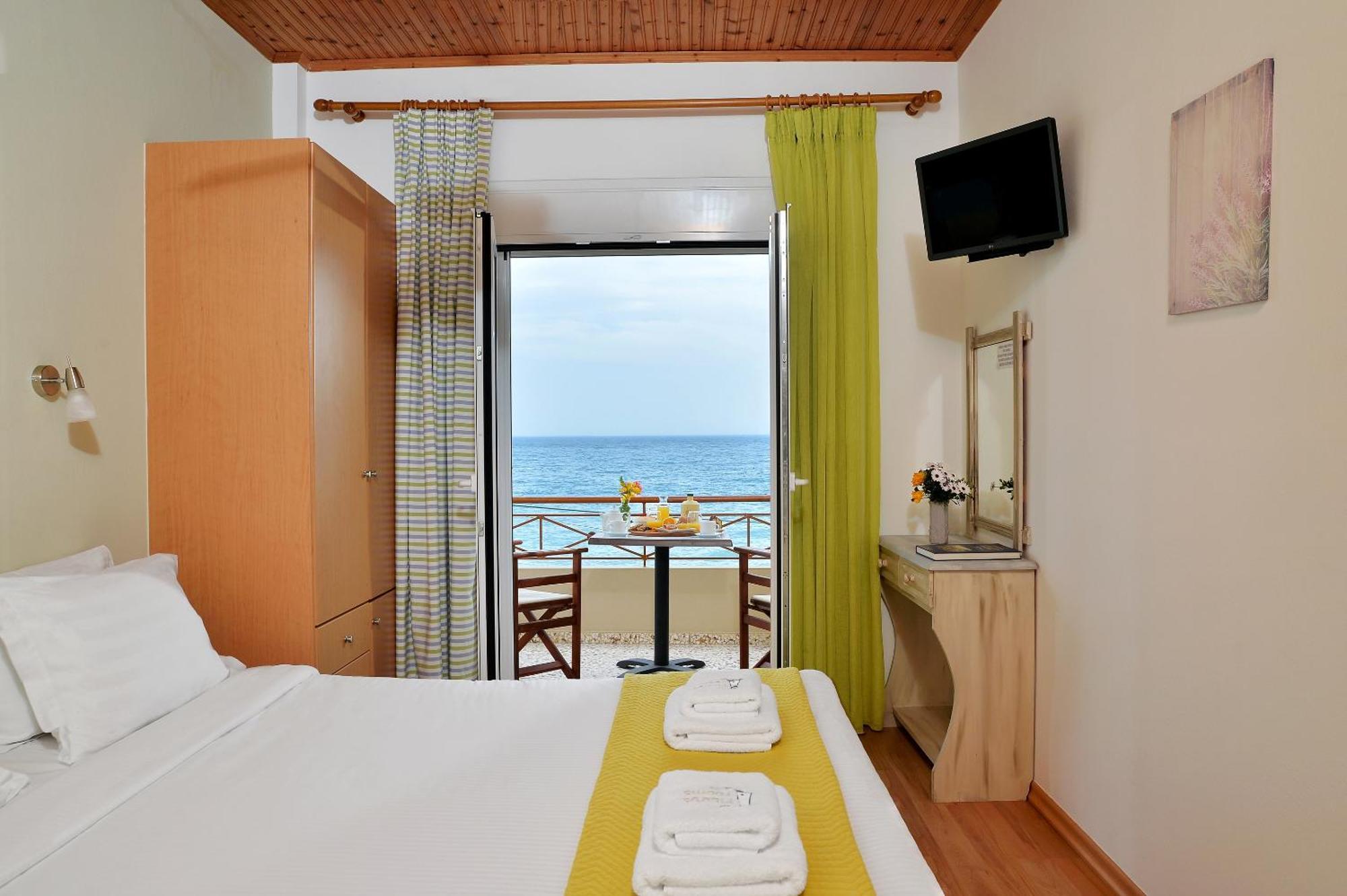 Pharos Aparthotel Ília